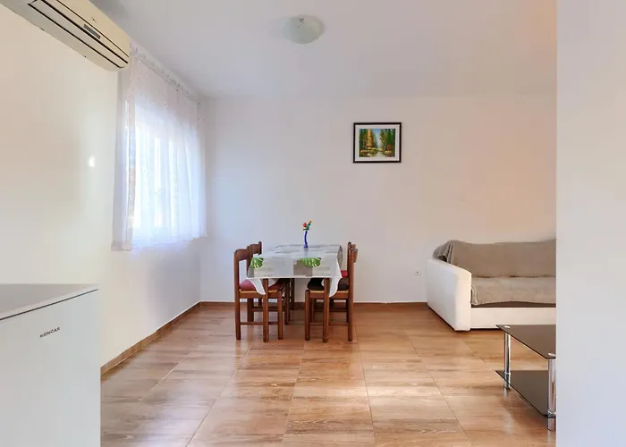 Perkovic-3 By Interhome Medulin